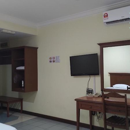 The Upper Deck Hotel Кудат Екстер'єр фото